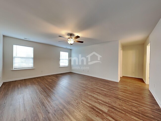 Building Photo - 614 Redbud Ln