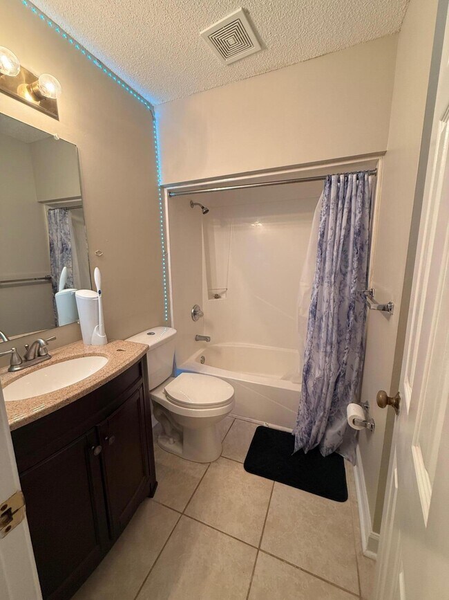 Building Photo - 304 Westlake Ct