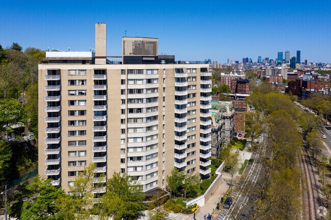 Building Photo - 1531 Beacon St