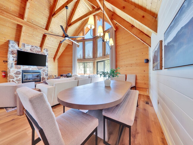 Building Photo - 656 Aspen Dr