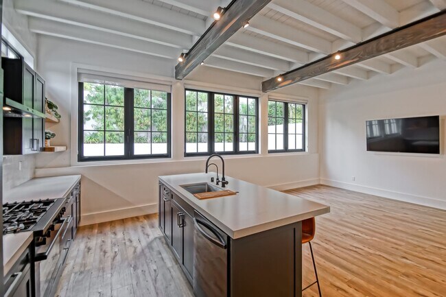 Building Photo - Completely Remodeled, Custom 3BR2BA Home w/ Spacious Floorplan, Amazing Indoor/Outdoor Space, Gat...