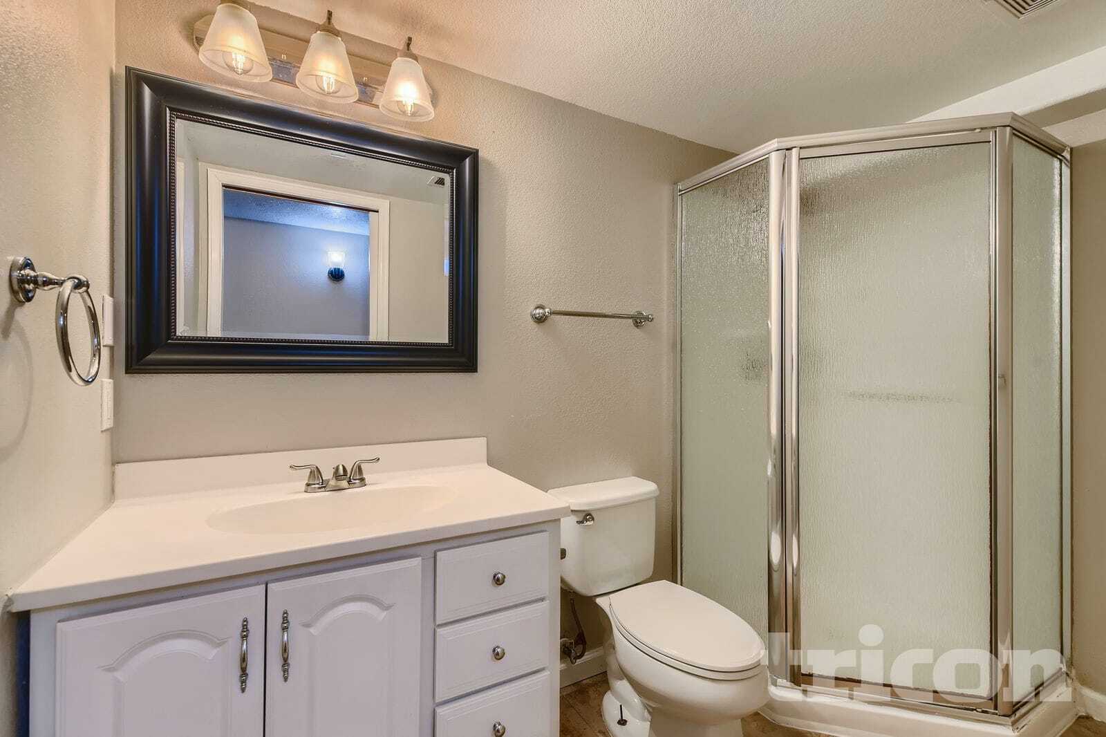 Building Photo - 115 N 42nd Ave