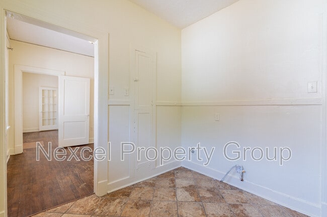 Building Photo - 783 E Pkwy S