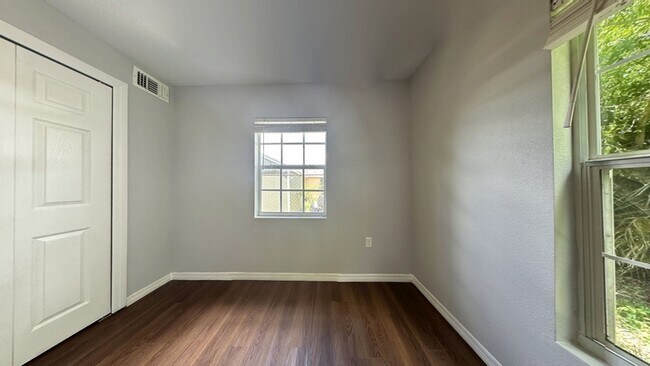 Building Photo - 425 F St