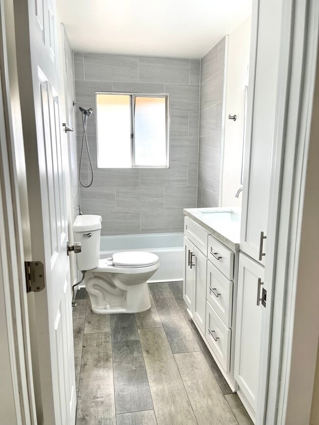 Building Photo - 319 S Alessandro St