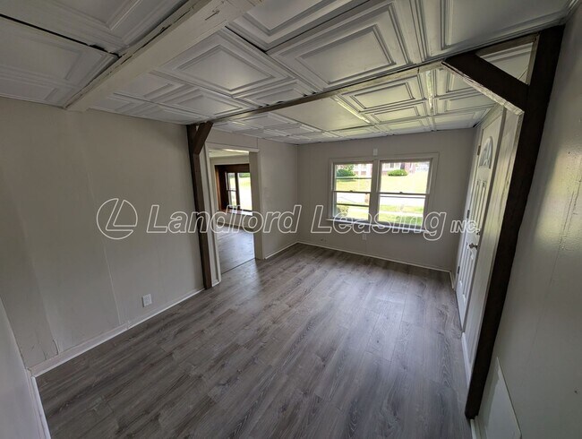 Building Photo - Beautifully Updated Amherst Rental with Large Living Spaces