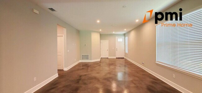 Building Photo - Charming & Spacious Home in one of Clermont’s most desirable neighborhoods.