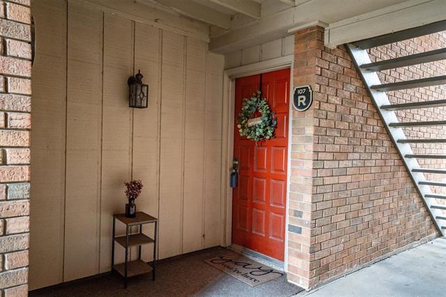 Building Photo - 2808 Escada Dr