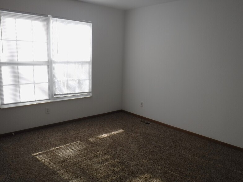 Building Photo - 5602 Valley View Dr