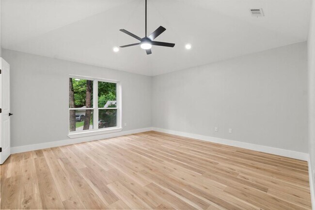 Building Photo - 9 Indian Cedar Ln