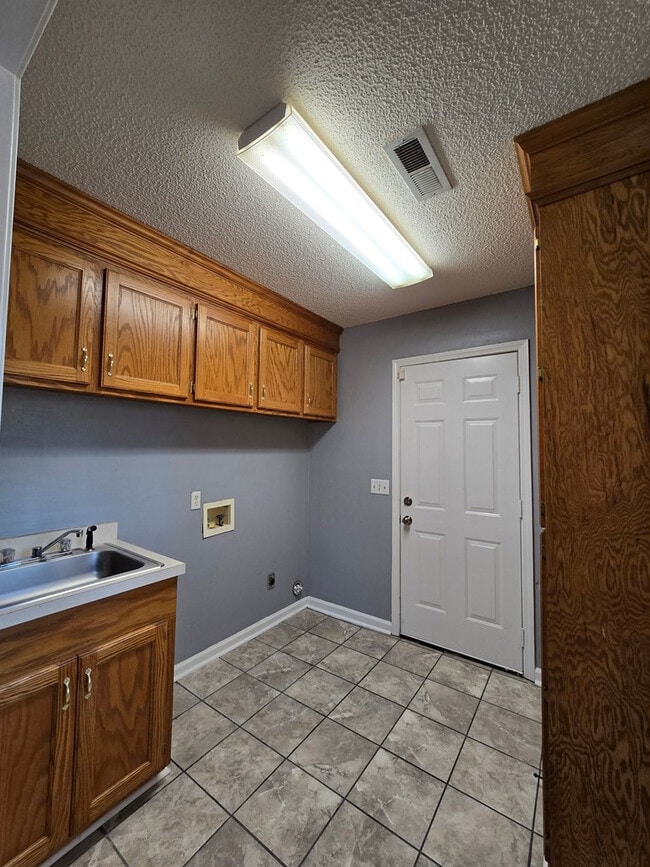 Building Photo - 160 Pinnacle Ct