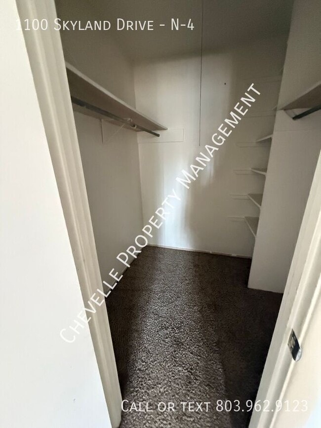 Building Photo - 1100 Skyland Dr