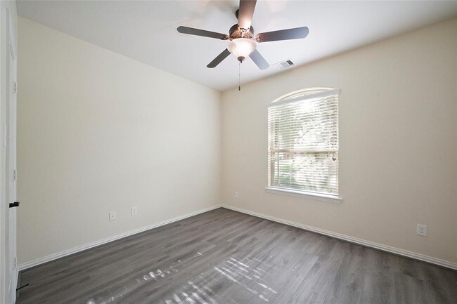 Building Photo - 126 Springshed Pl