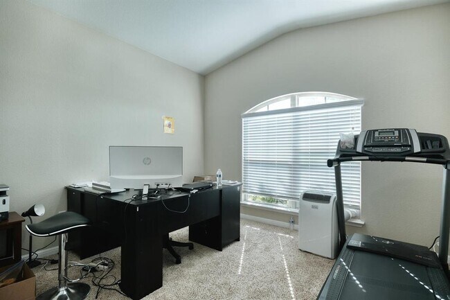 Building Photo - 413 Alsatian Ln
