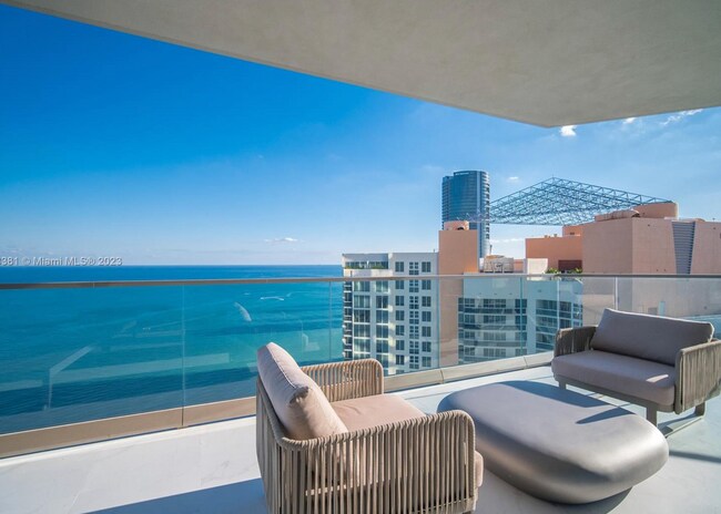 Building Photo - 18975 Collins Ave