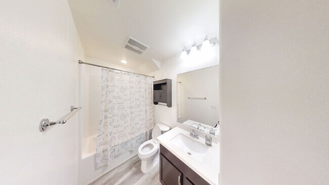 Building Photo - Beautiful 2 Story 4 Bedroom 3 Bathroom hom...