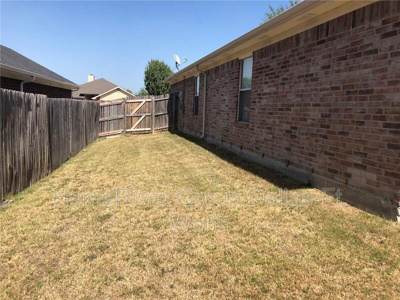 Building Photo - 6108 Twin Maple Dr