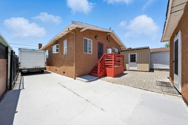 Building Photo - 5530 Laverne Ave