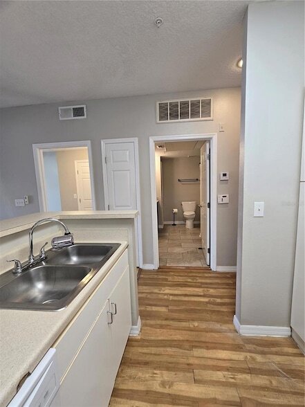 Building Photo - 1910 E Palm Ave