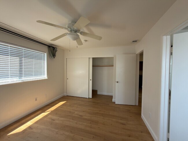 Building Photo - Prime Santa Clara Location | Bright 3BR/2.5BA End-Unit | 2 Primary Suites | Central Heat & AC
