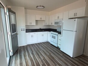 Building Photo - 2 Bedroom 1 Bath Duplex for Rent