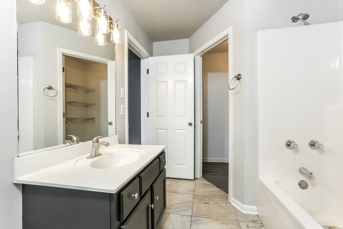 Building Photo - 2424 Cedar Ridge Dr