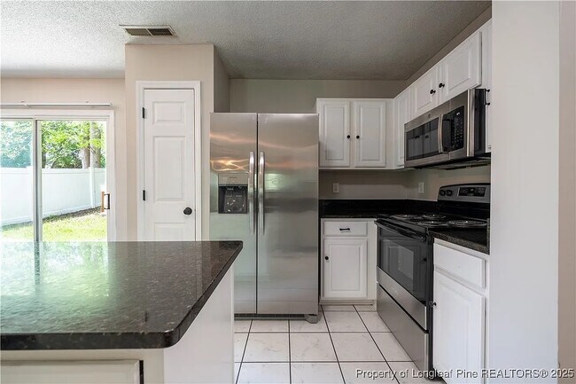 Building Photo - Room in House on Feldspar Way