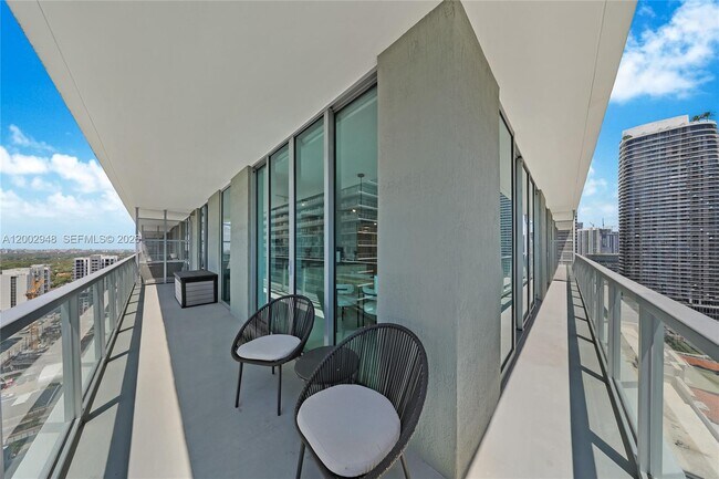 Building Photo - 1111 SW 1st Ave