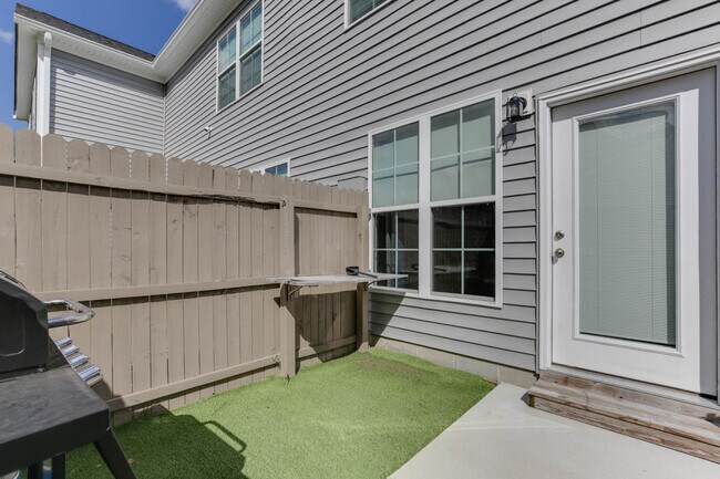 Building Photo - 2416 Trafton Pl