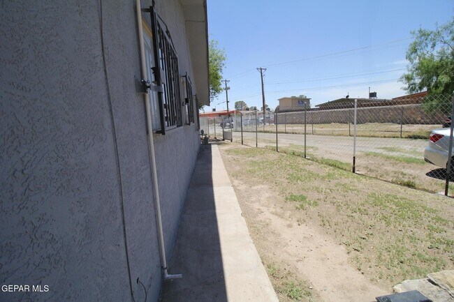 Building Photo - 9604 Gaza Dr