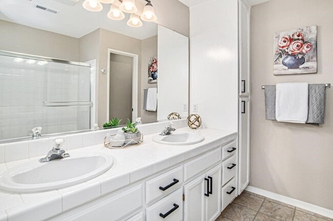 Building Photo - Beautiful 3 Bed, 3 Bath Condo for Rent in Livermore, CA