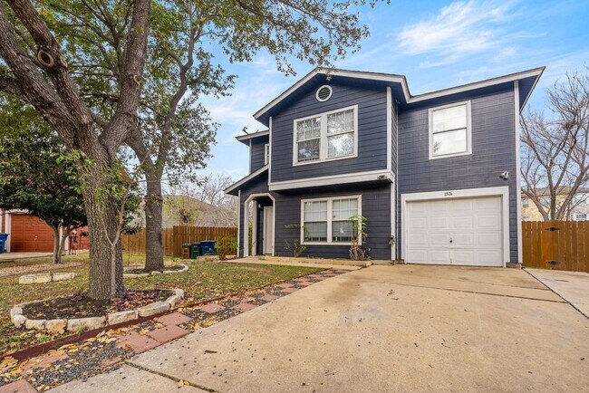 Building Photo - Don't Miss Out On This Spacious 3bd/2bath Home!