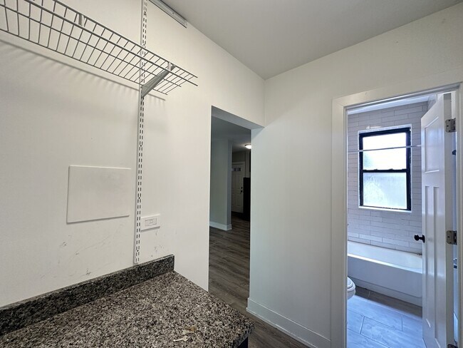 Building Photo - 436 W Belden Ave