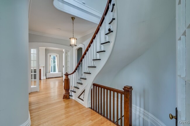 Building Photo - 160 Ten Eyck St