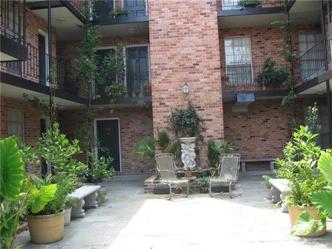 Building Photo - Condo unit in Gated community with open fl...