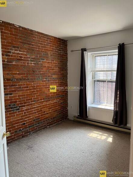 Building Photo - 1688 Washington St