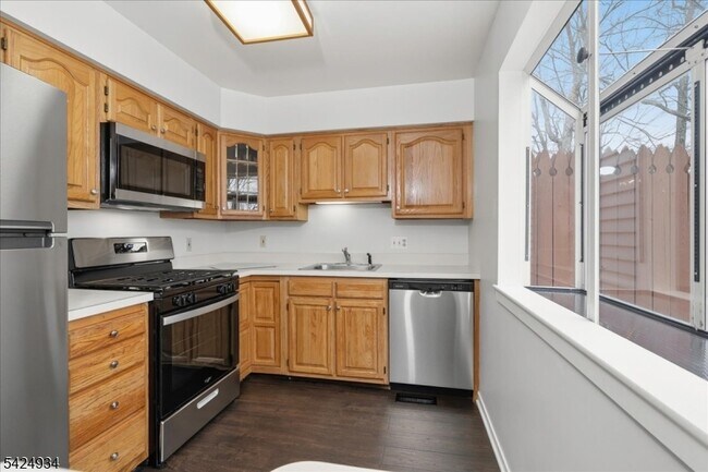 Building Photo - 5 Ajax Ct