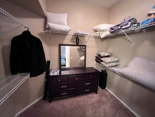 Building Photo - 2BR Vacation Home in Gated Community Bullhead Parkway with Utilities Avail 10/1