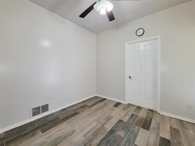 Building Photo - 8502 Canyon Pine Dr