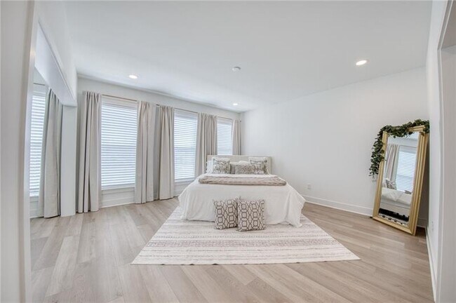 Building Photo - 304 Highbridge Ln