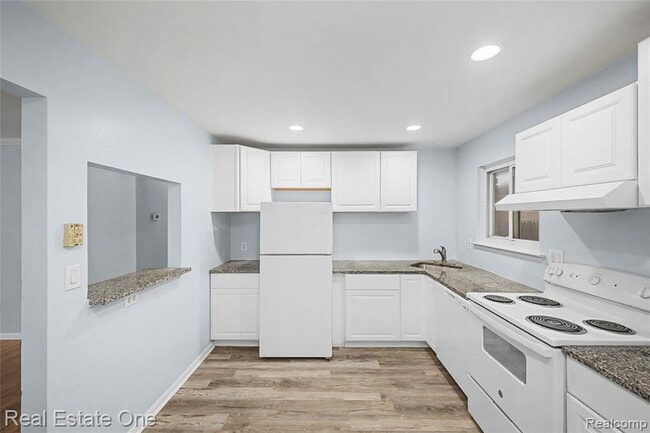 Building Photo - 21046 Wakedon St