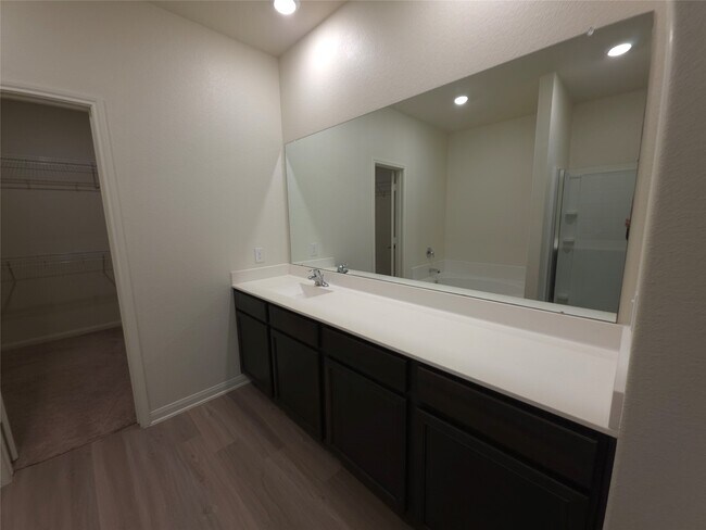 Building Photo - 305 Lone Mountain Dr