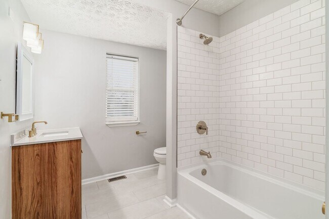 Building Photo - Available Now!!! Newly Renovated Merion Vi...