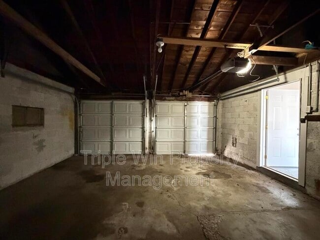 Building Photo - 8385 Latty Ave