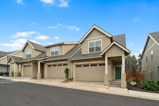 Building Photo - 3 Bedroom Townhome In Midtown with Fireplace