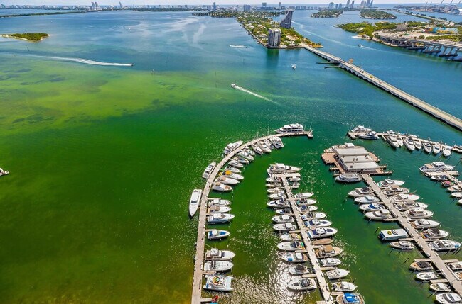Building Photo - 1717 N Bayshore Dr