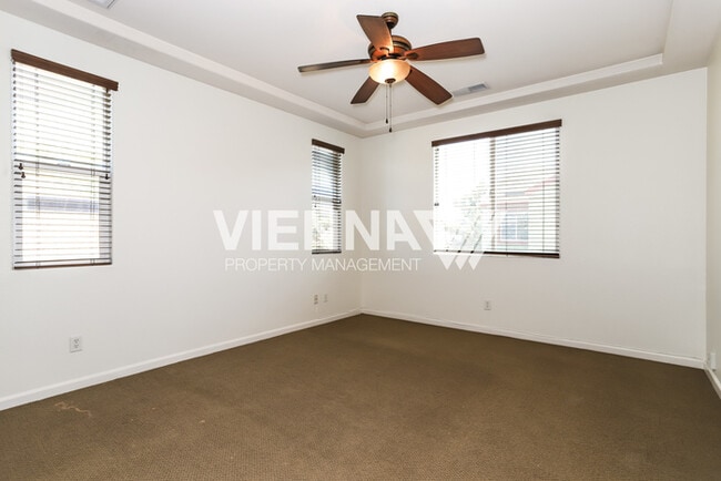 Building Photo - Beautiful Townhouse for Rent in Sacramento!