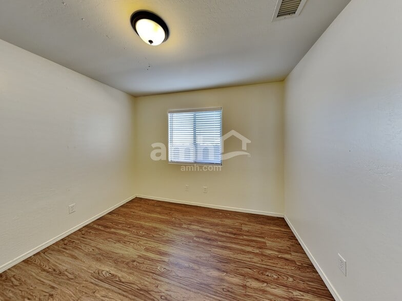 Building Photo - 10781 W Del Rio Ln