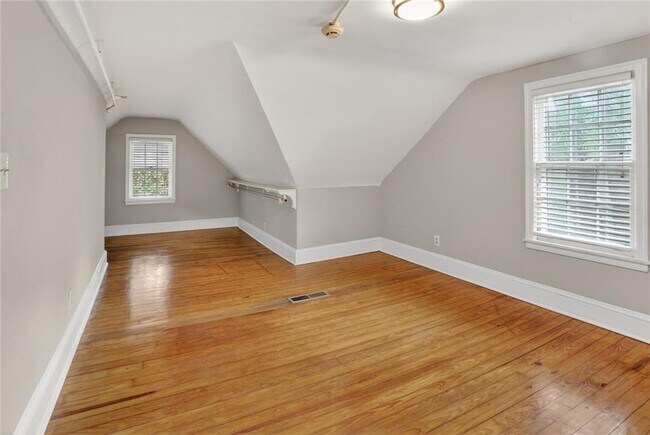 Building Photo - 2728 Winburn Terrace