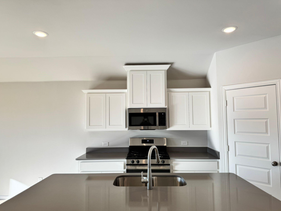 Building Photo - 3300 Kingdom Dr